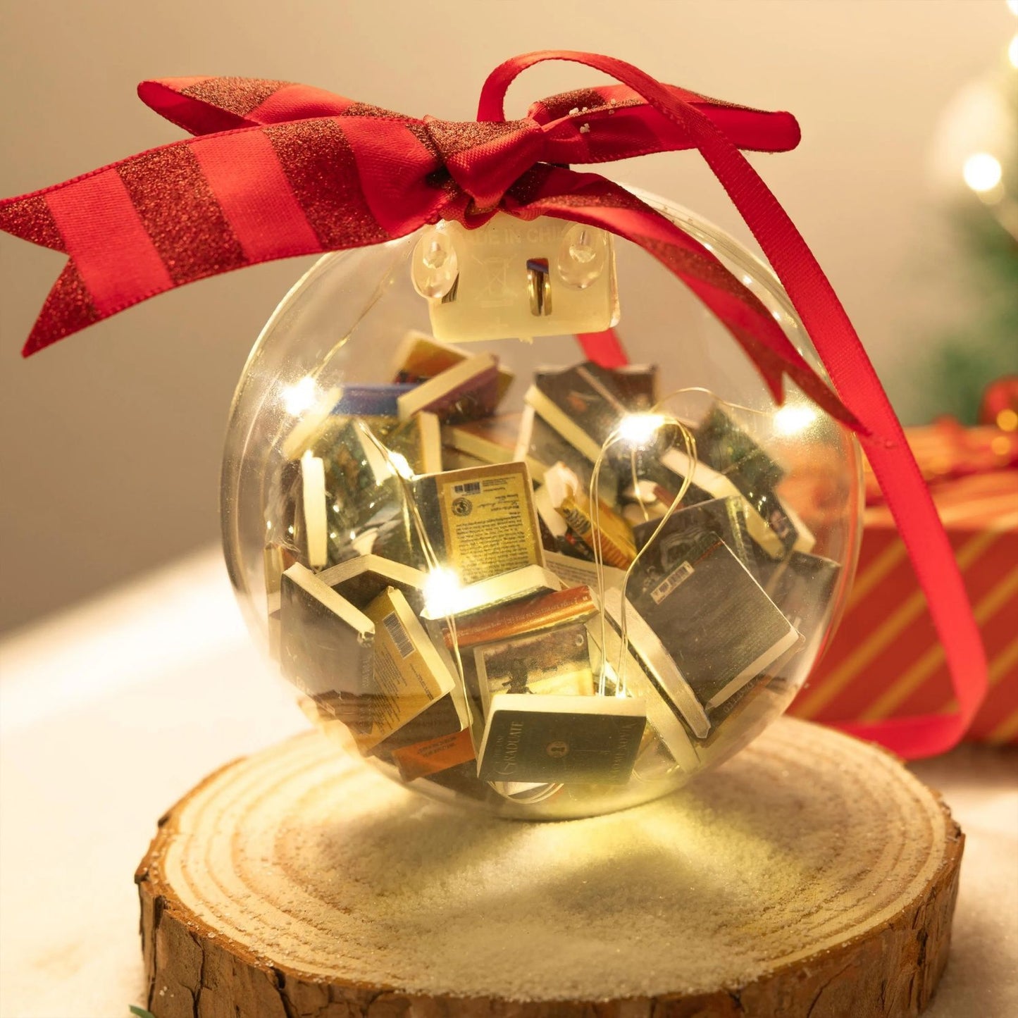"Book-Nest” Christmas Ball Ornament – Clear Globe Filled with Miniature Books, 9 × 9 cm Holiday Decoration
